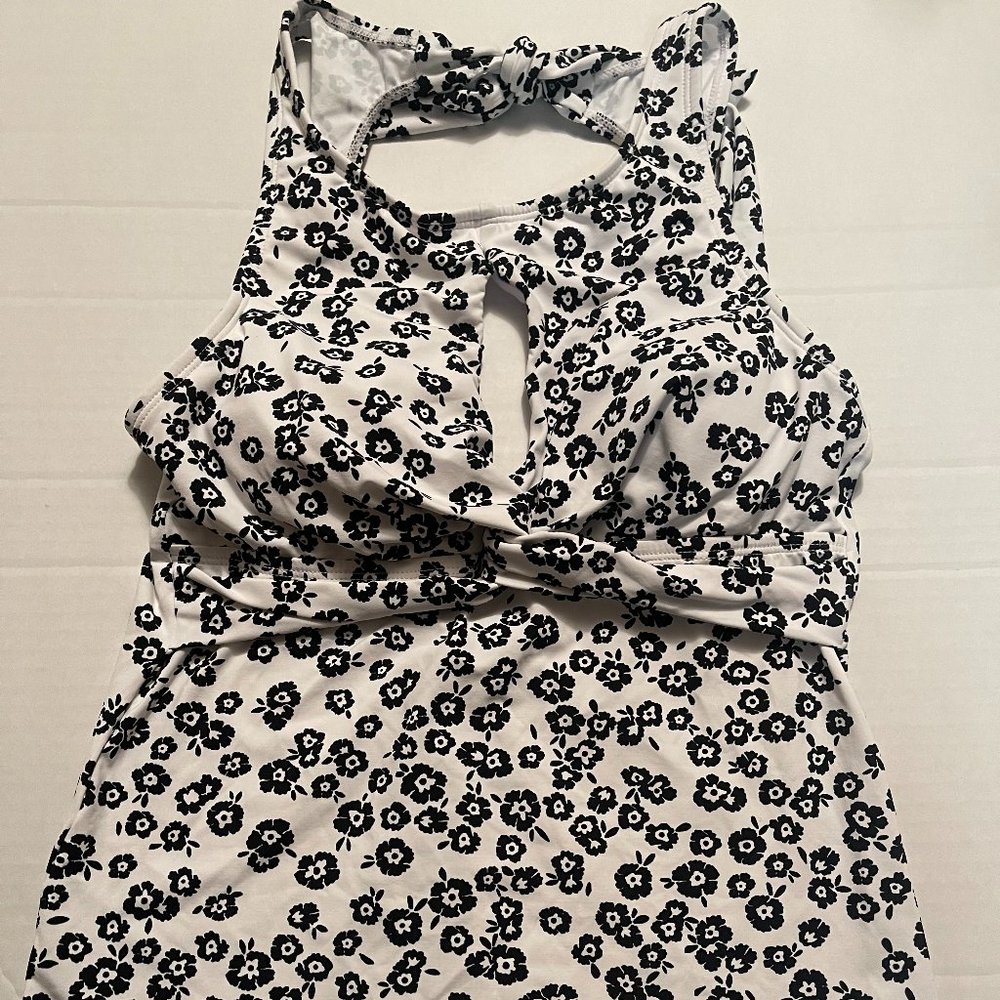 LIZ CLAIBORNE bathing suit top size M black/white